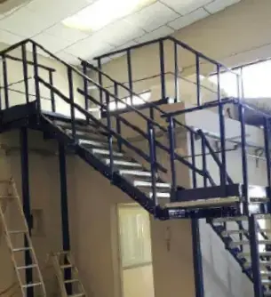 ESCALERA CON RELLANO