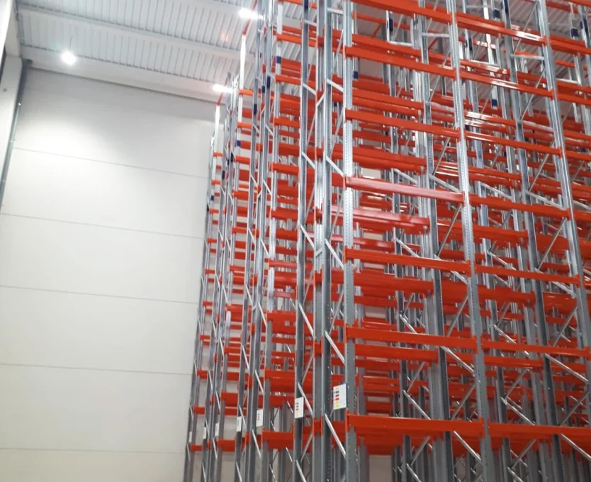 Estanteria paletizacon pasillo estrecho