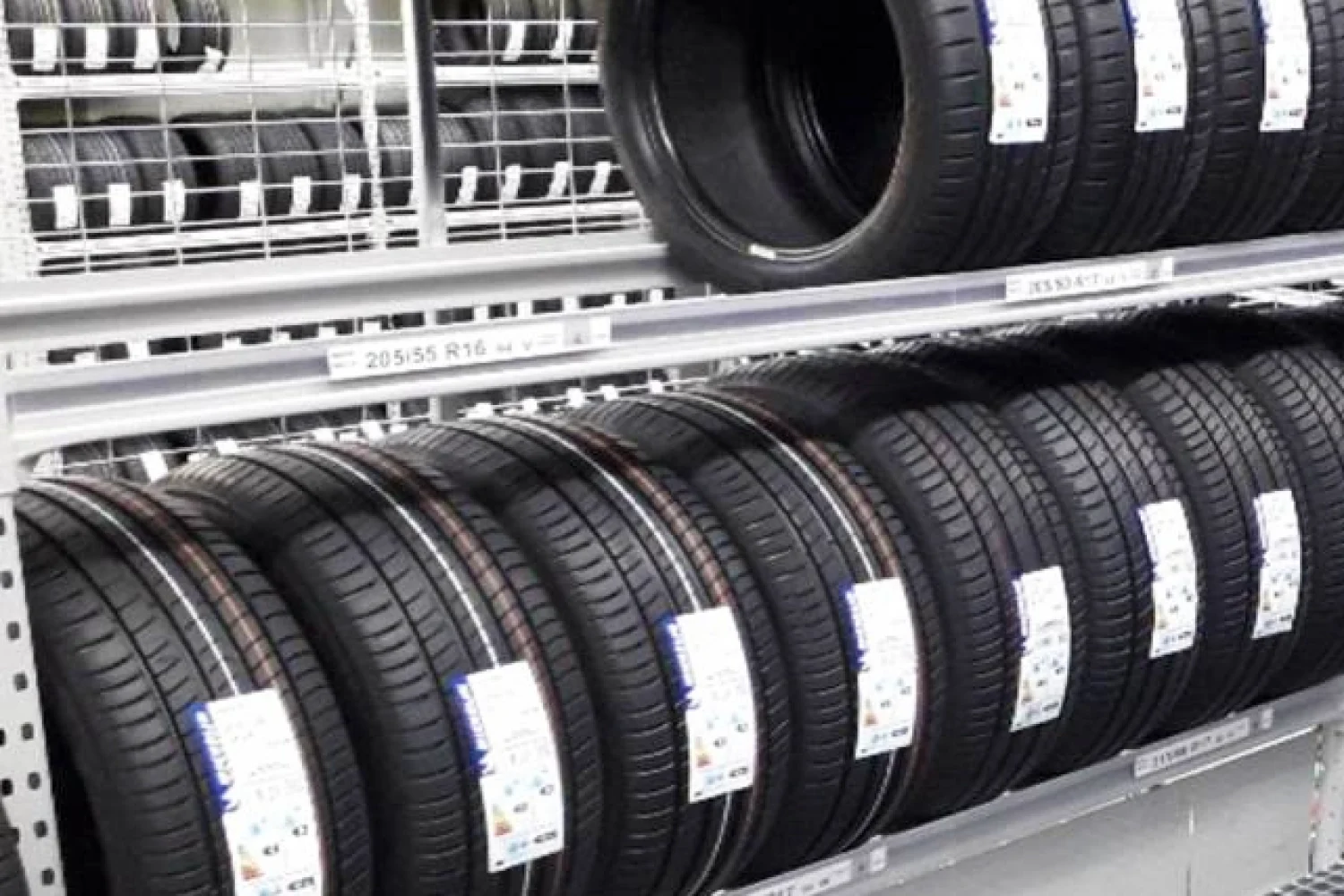 Estantería para neumáticos acabado pregalva KIMER (1)
