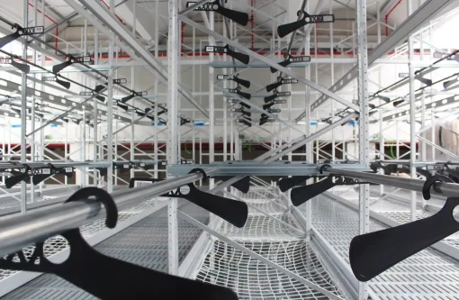 Estanteria para prenda colgada con pasillos elevados Kimer