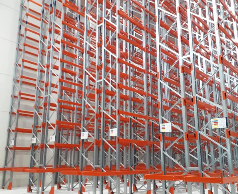 Paletización pasillo estrecho