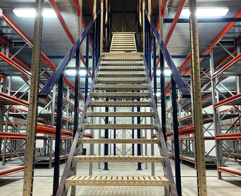 Estanteria picking con pasillos elevados