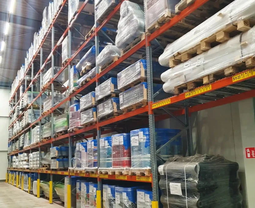 Estanterias con bases moviles para palets kimer