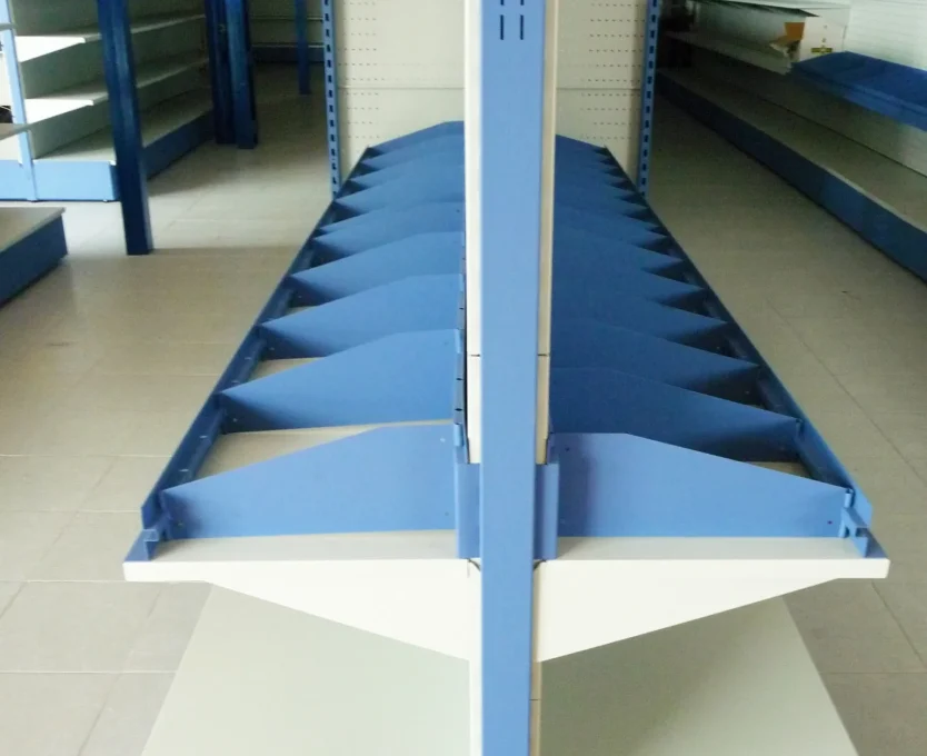 Estanterias de comercio kimer con accesorios