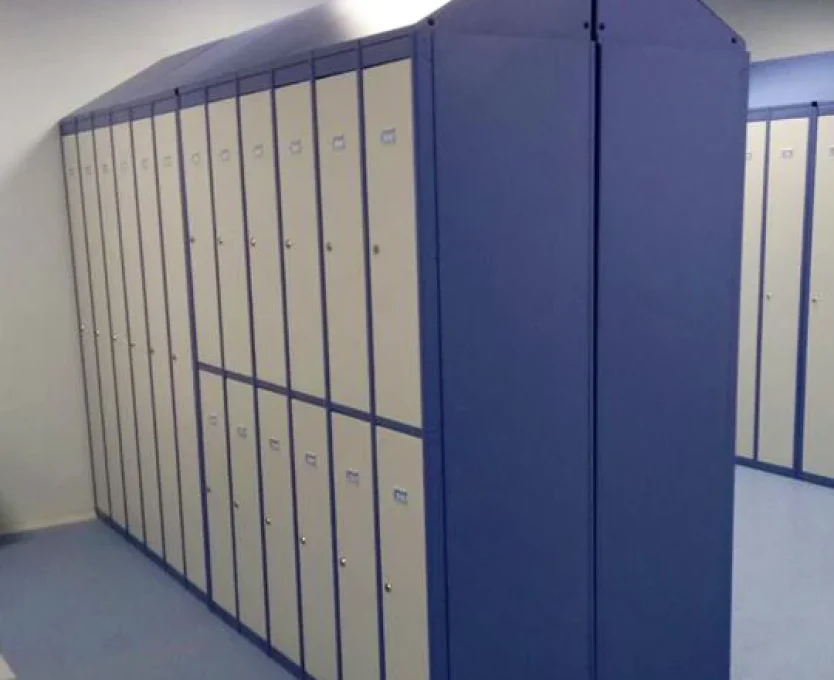 Taquilla con sobretecho inclinado